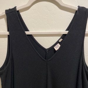 BOGO free 🛍 Drapey V knit tank XS